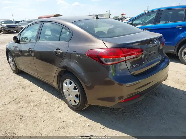 3KPFK4A76HE137616 — 2017 Kia Forte, фото 3 с аукциона IAAI, Правый бок