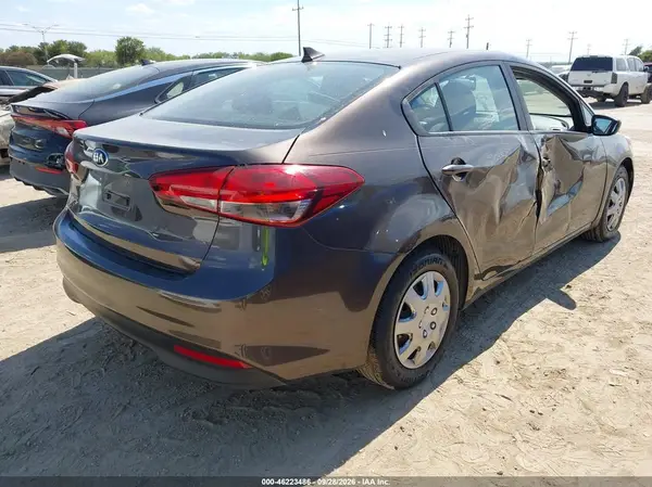 3KPFK4A76HE137616 — 2017 Kia Forte, фото 4 с аукциона IAAI, Правый бок