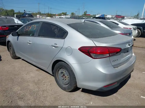 3KPFK4A71HE086378 — 2017 Kia Forte, фото 3 с аукциона IAAI 09.10.2026, Естественный износ