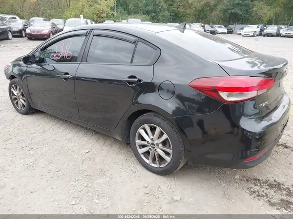 3KPFL4A73HE066954 — 2017 Kia Forte, фото 3 с аукциона IAAI 13.10.2026, Естественный износ
