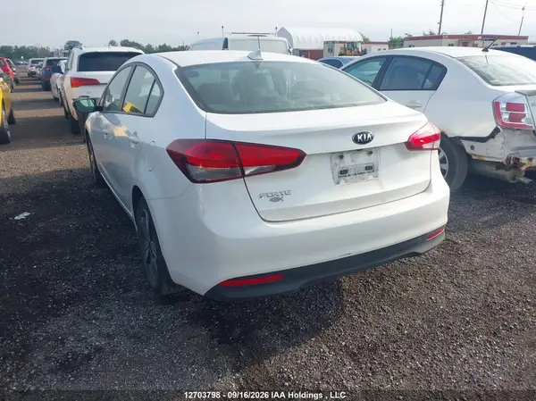3KPFL4A7XJE259477 — 2018 Kia Forte, фото 3 с аукциона IAAI 29.09.2026, Правый бок