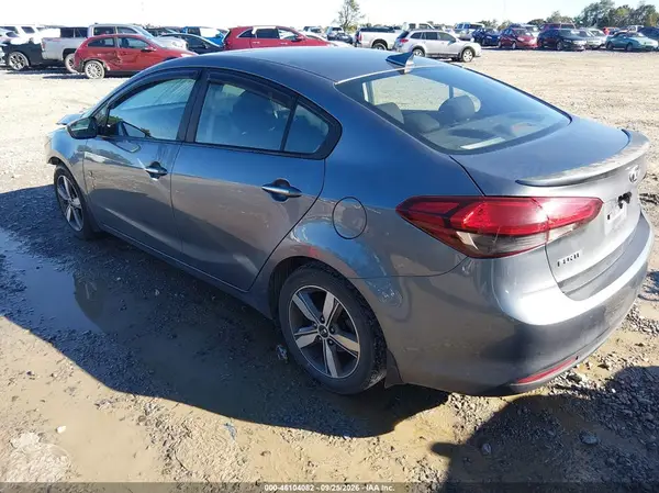 3KPFL4A76JE216657 — 2018 Kia Forte, фото 3 с аукциона IAAI, Передняя часть