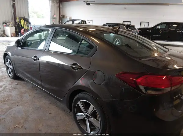 3KPFL4A73JE192284 — 2018 Kia Forte, фото 3 с аукциона IAAI 13.10.2026, Естественный износ