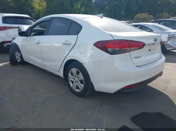 3KPFL4A77JE235069 — 2018 Kia Forte, фото 3 с аукциона IAAI, Передняя часть