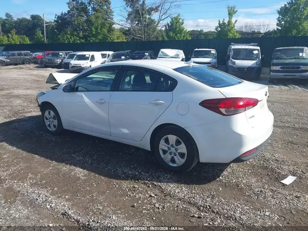 3KPFK4A71JE273089 — 2018 Kia Forte, фото 3 с аукциона IAAI 13.10.2026, Передняя часть