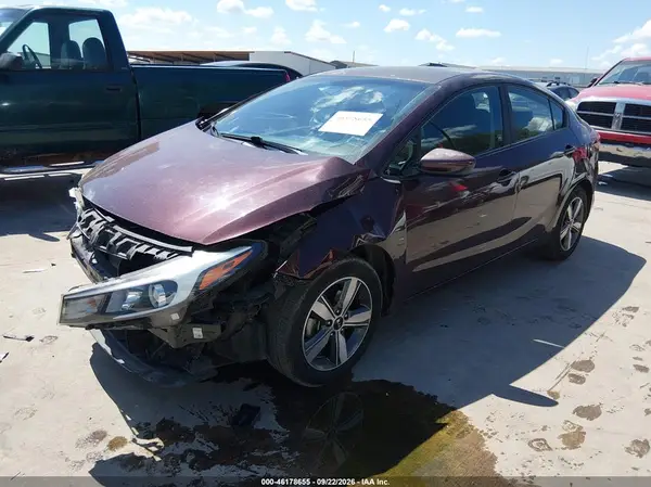 3KPFL4A74JE166793 — 2018 Kia Forte, фото 2 с аукциона IAAI, Передняя часть
