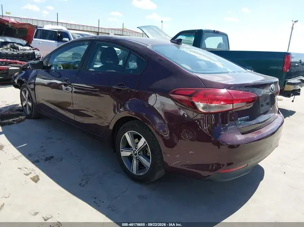 3KPFL4A74JE166793 — 2018 Kia Forte, фото 3 с аукциона IAAI, Передняя часть
