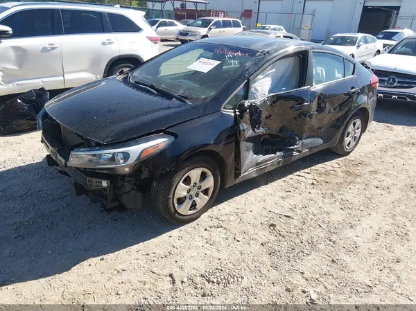 3KPFK4A74JE271479 — 2018 Kia Forte, фото 2 с аукциона IAAI, Левый бок