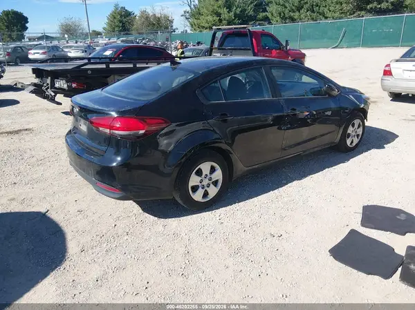 3KPFK4A74JE271479 — 2018 Kia Forte, фото 4 с аукциона IAAI, Левый бок