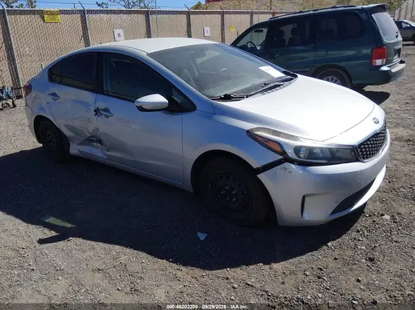 3KPFK4A74JE225277 — 2018 Kia Forte, Правый бок (Right Side), фото до ремонта