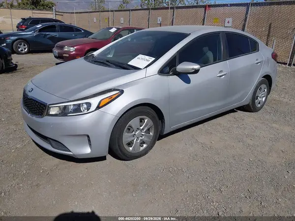 3KPFK4A74JE225277 — 2018 Kia Forte, фото 2 с аукциона IAAI, Правый бок