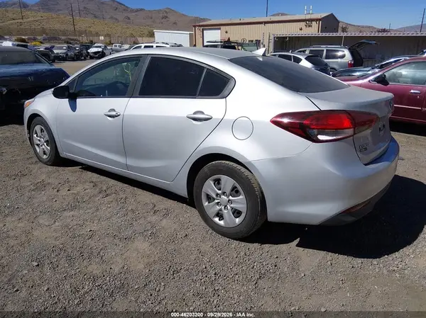 3KPFK4A74JE225277 — 2018 Kia Forte, фото 3 с аукциона IAAI, Правый бок