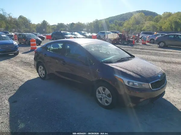 3KPFK4A78JE167352 — 2018 Kia Forte, Передняя часть (Front & Rear), фото до ремонта
