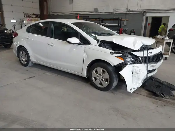 3KPFK4A71JE167578 — 2018 Kia Forte, Передняя часть (Front End), фото до ремонта