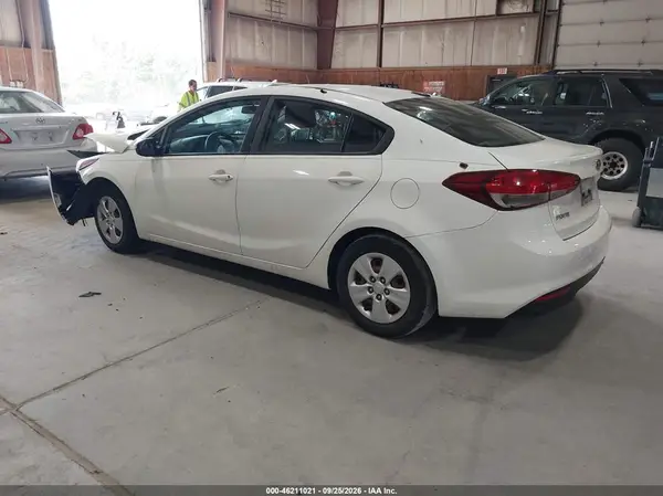 3KPFK4A71JE167578 — 2018 Kia Forte, фото 3 с аукциона IAAI, Передняя часть