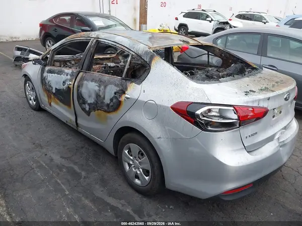 3KPFK4A7XJE208001 — 2018 Kia Forte, фото 3 с аукциона IAAI, Пожар салона