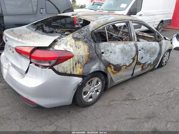 3KPFK4A7XJE208001 — 2018 Kia Forte, фото 4 с аукциона IAAI, Пожар салона