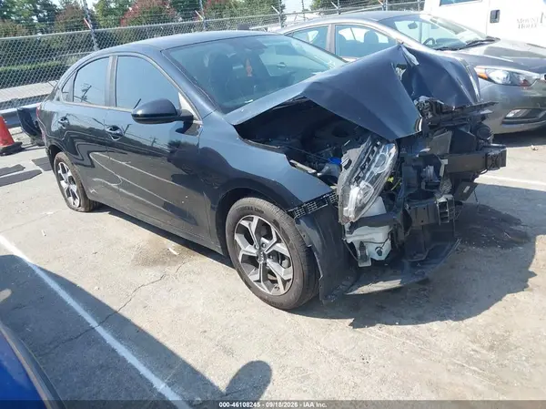 3KPF24AD2KE133494 — 2019 Kia Forte, Передняя и задняя части (Front & Rear), фото до ремонта