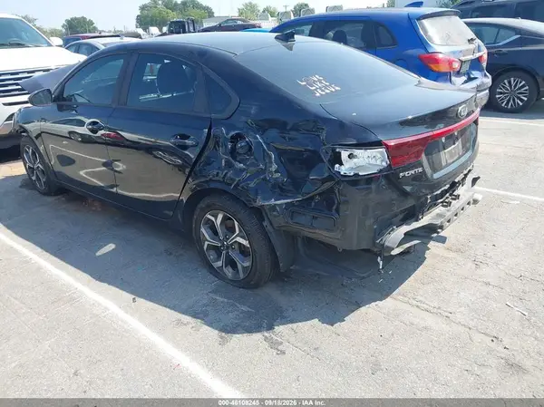 3KPF24AD2KE133494 — 2019 Kia Forte, фото 3 с аукциона IAAI 13.10.2026, Передняя и задняя части