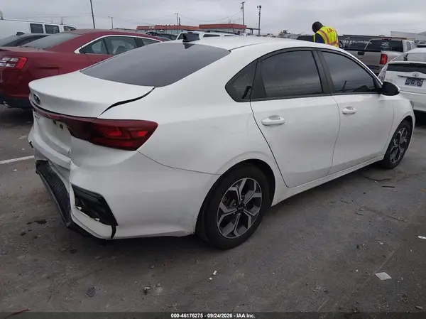 3KPF24AD2KE128697 — 2019 Kia Forte, фото 4 с аукциона IAAI 08.10.2026, Задняя часть