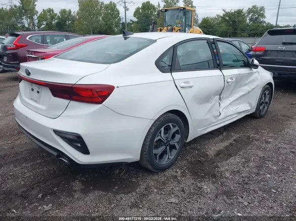 3KPF24AD2KE074494 — 2019 Kia Forte, фото 4 с аукциона IAAI, Правый бок