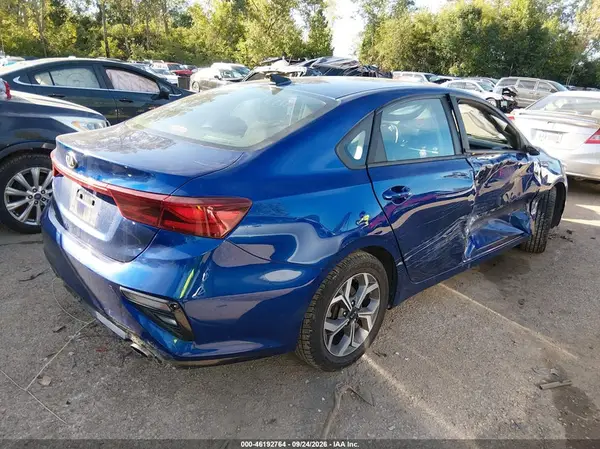 3KPF24AD3KE125081 — 2019 Kia Forte, фото 4 с аукциона IAAI 13.10.2026, Правый бок