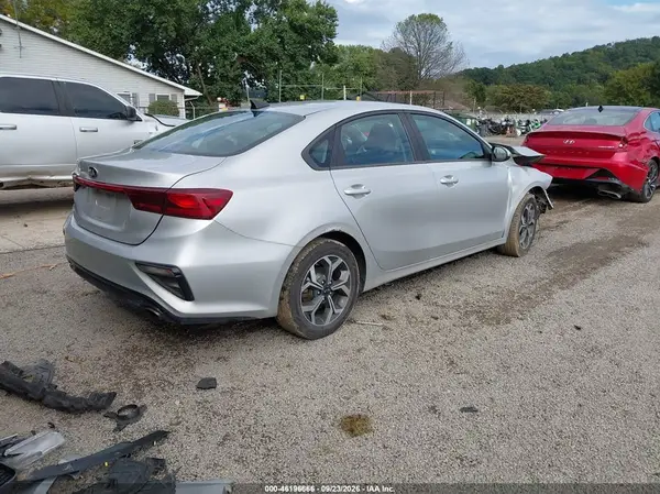 3KPF24AD5KE006884 — 2019 Kia Forte, фото 4 с аукциона IAAI 12.10.2026, Передняя часть