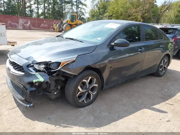 3KPF24AD3KE010707 — 2019 Kia Forte, фото 2 с аукциона IAAI, Левый бок