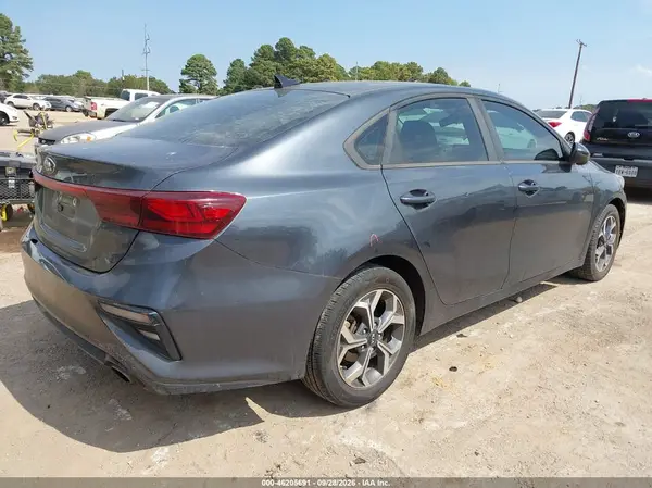 3KPF24AD3KE010707 — 2019 Kia Forte, фото 4 с аукциона IAAI, Левый бок