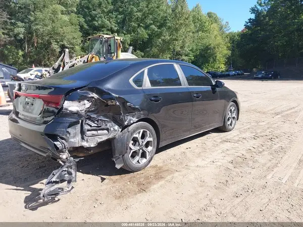 3KPF24AD8LE246402 — 2020 Kia Forte, фото 4 с аукциона IAAI, Задняя часть справа