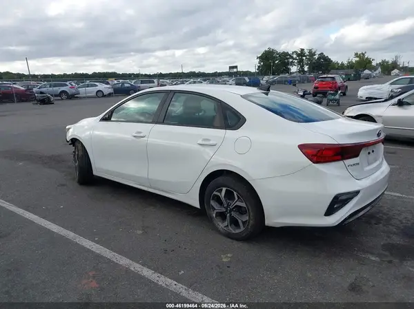 3KPF24ADXLE224840 — 2020 Kia Forte, фото 3 с аукциона IAAI, Передняя часть