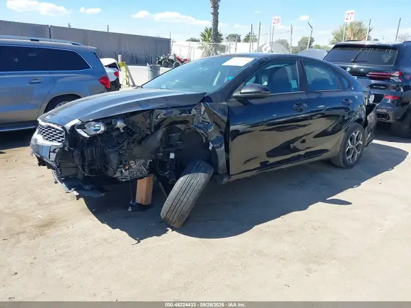 3KPF24AD2LE229871 — 2020 Kia Forte, фото 2 с аукциона IAAI, Передняя часть слева