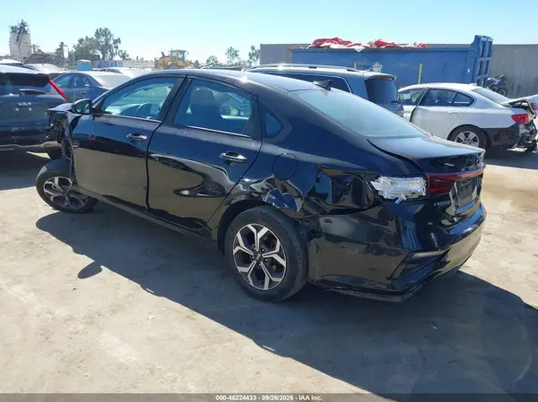 3KPF24AD2LE229871 — 2020 Kia Forte, фото 3 с аукциона IAAI, Передняя часть слева