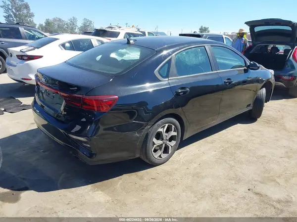 3KPF24AD2LE229871 — 2020 Kia Forte, фото 4 с аукциона IAAI, Передняя часть слева
