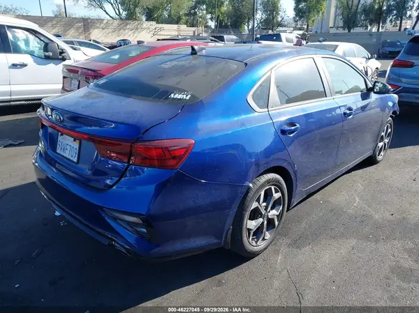 3KPF24AD8LE204988 — 2020 Kia Forte, фото 4 с аукциона IAAI, Передняя часть