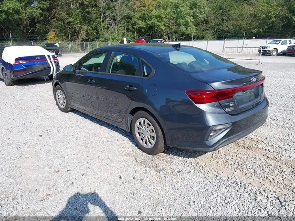 3KPF24AD2ME301055 — 2021 Kia Forte, фото 3 с аукциона IAAI 13.10.2026, Естественный износ