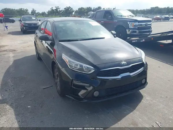 3KPF24AD6ME284972 — 2021 Kia Forte, Передняя часть слева (Left Front), фото до ремонта