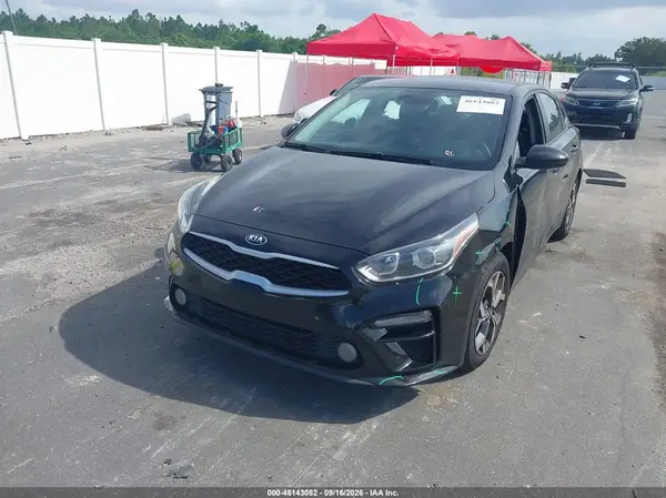3KPF24AD6ME284972 — 2021 Kia Forte, фото 2 с аукциона IAAI 14.10.2026, Передняя часть слева