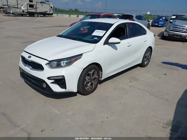 3KPF24AD9ME348566 — 2021 Kia Forte, фото 2 с аукциона IAAI, REPOSSESSION