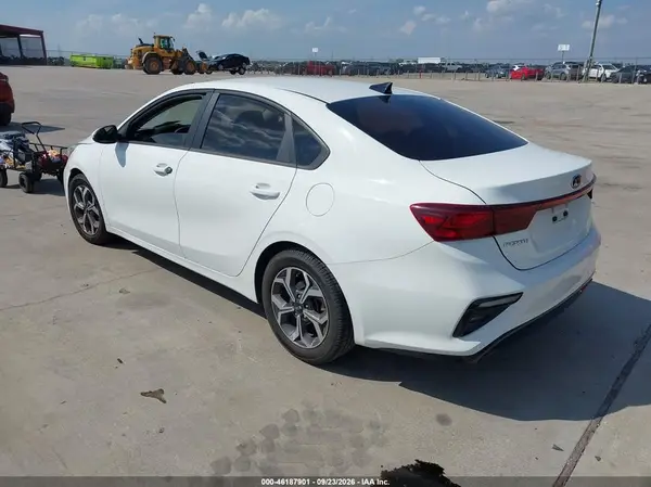 3KPF24AD9ME348566 — 2021 Kia Forte, фото 3 с аукциона IAAI, REPOSSESSION
