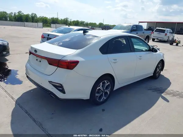 3KPF24AD9ME348566 — 2021 Kia Forte, фото 4 с аукциона IAAI, REPOSSESSION