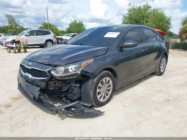 3KPF24ADXME323630 — 2021 Kia Forte, фото 2 с аукциона IAAI 13.10.2026, Передняя часть слева