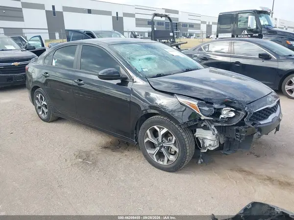 3KPF24ADXME378014 — 2021 Kia Forte, Передняя часть (Front End), фото до ремонта