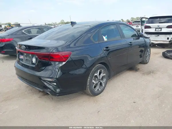 3KPF24ADXME378014 — 2021 Kia Forte, фото 4 с аукциона IAAI, Передняя часть