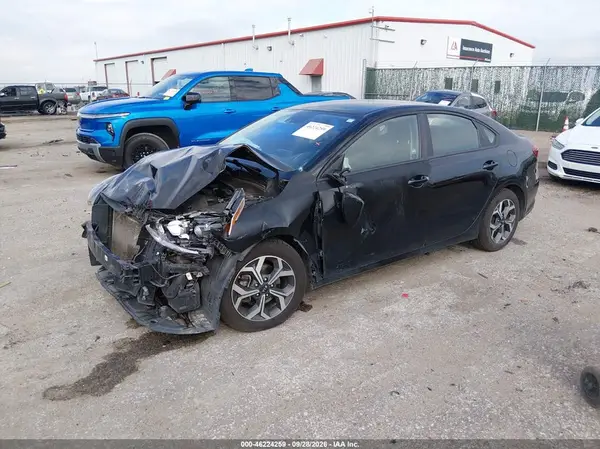 3KPF24AD8ME307619 — 2021 Kia Forte, фото 2 с аукциона IAAI, Передняя часть