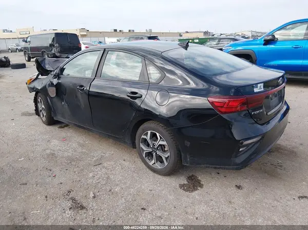 3KPF24AD8ME307619 — 2021 Kia Forte, фото 3 с аукциона IAAI, Передняя часть