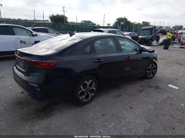 3KPF24AD8ME307619 — 2021 Kia Forte, фото 4 с аукциона IAAI, Передняя часть