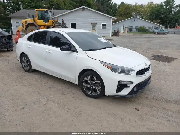 3KPF24AD6ME283241 — 2021 Kia Forte, Угон (Theft), фото до ремонта