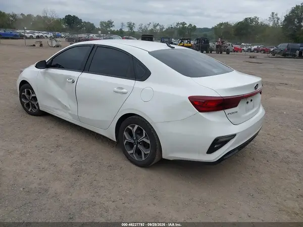 3KPF24AD6ME283241 — 2021 Kia Forte, фото 3 с аукциона IAAI, Угон