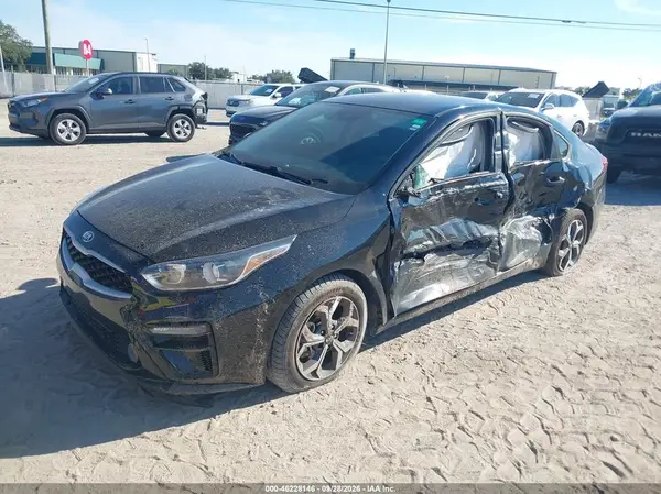 3KPF24AD4ME390322 — 2021 Kia Forte, фото 2 с аукциона IAAI, Левый бок